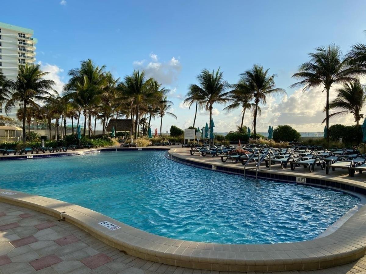 2Bd Condo Christmas Retreat Pool Beachside Hollywood Buitenkant foto